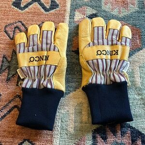 NWOT Kinko gloves